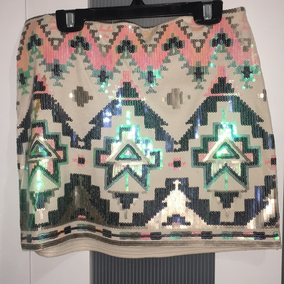 Sequin tribal Express mini skirt - Picture 2 of 4